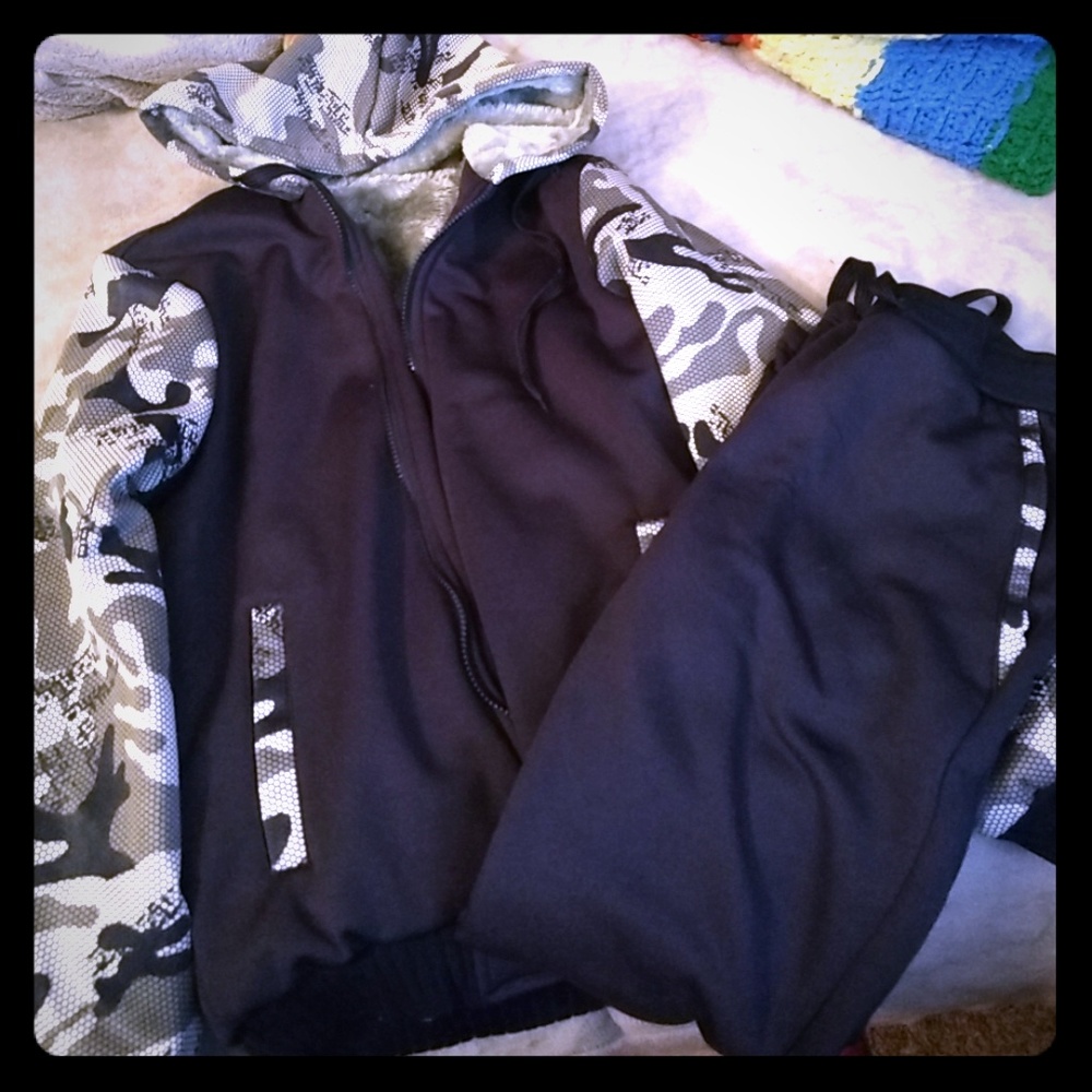 Camo warm up suit with faux fir-lined jacket.